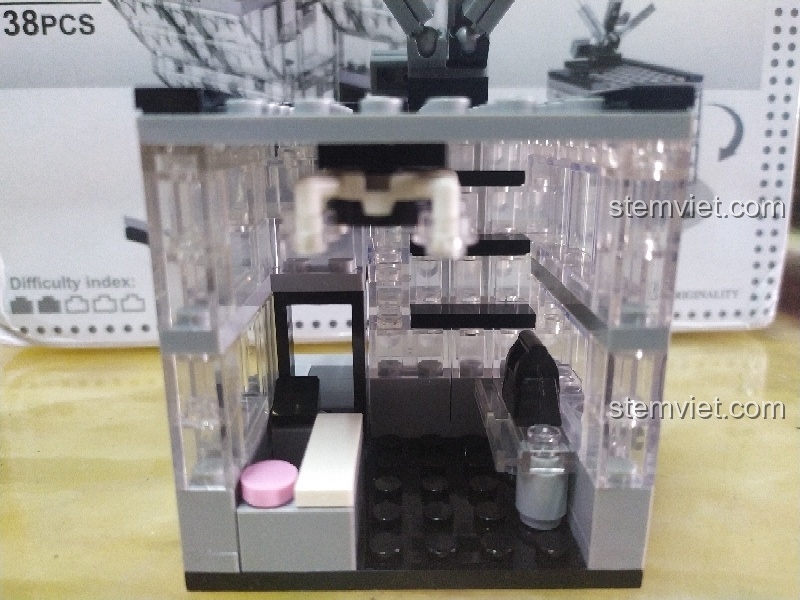 Nội thất nhìn từ phía sau của bộ lắp ráp cửa hàng túi xách Sembo Block SD6026, trưng bày các chi tiết bên trong.