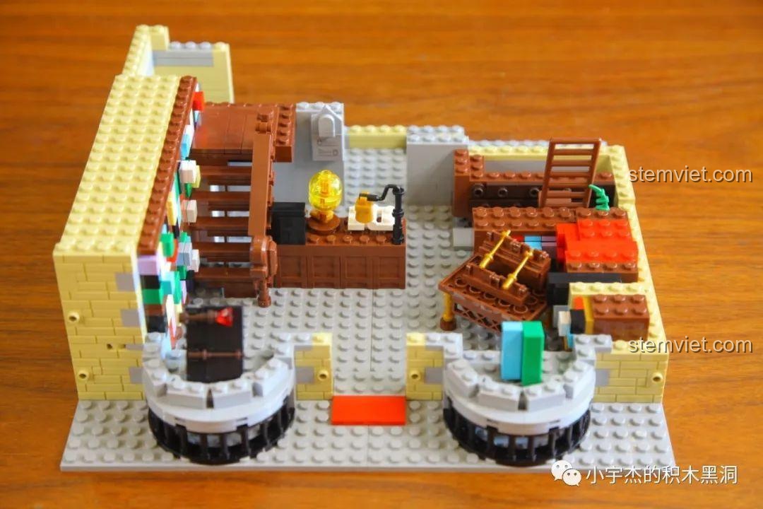 Nội thất tầng 1 của Cửa hàng Đũa phép Ollivanders 16038 sau khi lắp xong túi số 2.