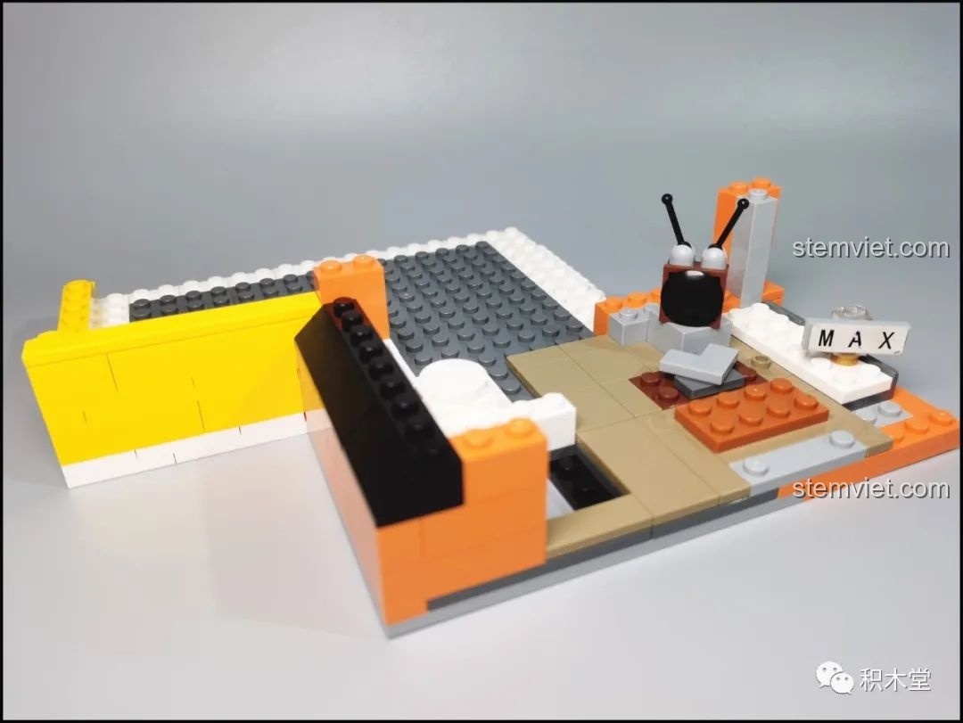 Lắp ráp nội thất tầng 3 với TV cổ điển và ghế sofa, tạo không gian nghỉ ngơi riêng tư.