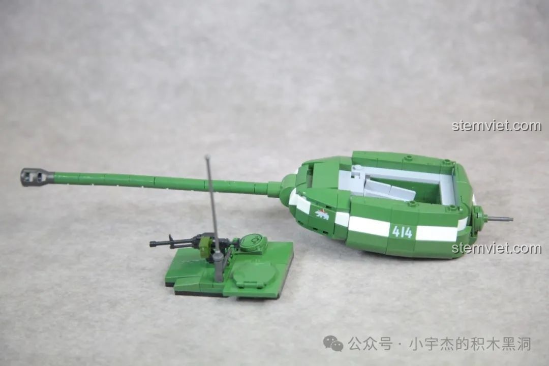 Nội thất bên trong tháp pháo của mô hình xe tăng IS-2, thiết kế khá đơn giản.