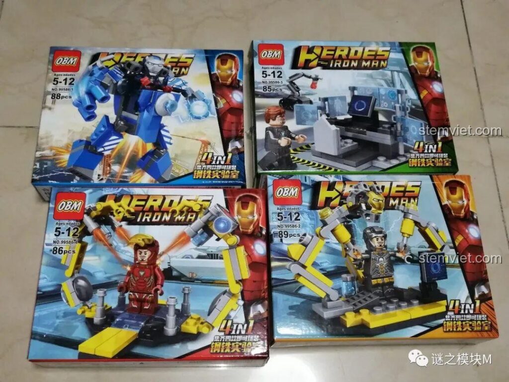 Bốn hộp sản phẩm OBM 99586 Bộ Phòng Thí Nghiệm Của Người Sắt và Giàn Tháo Giáp, mỗi hộp là một phần của bộ sưu tập giáp Người Sắt.