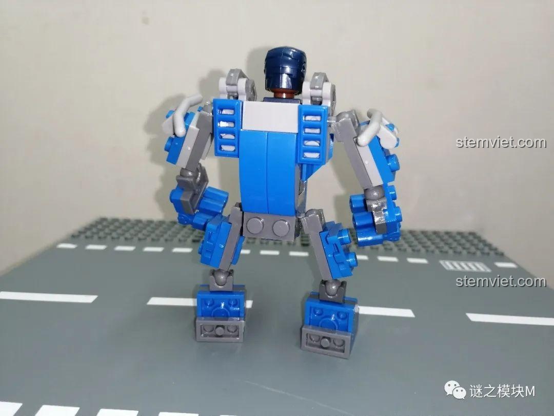 Mặt sau của Robot Igor MK38, thể hiện cấu trúc và chi tiết lắp ráp của bộ OBM 99586.