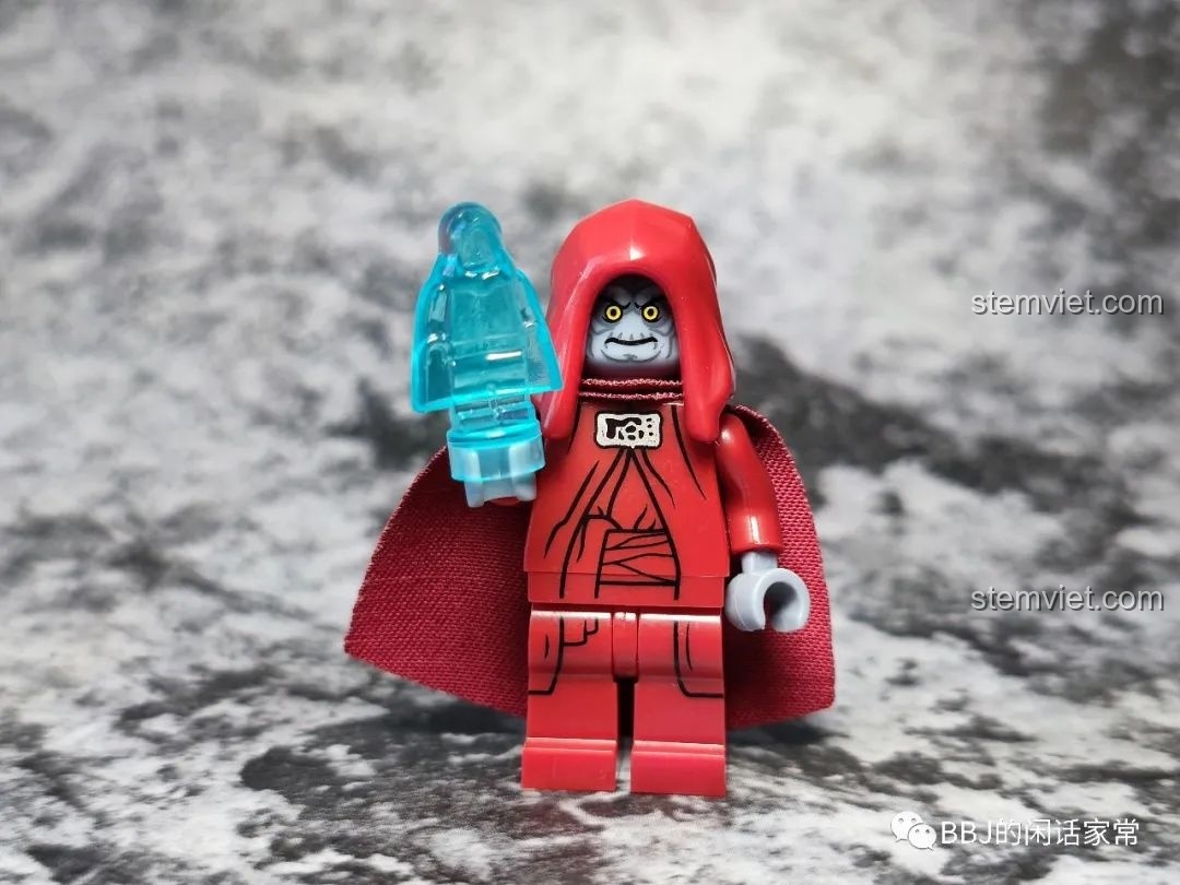 Minifigure Hoàng đế Palpatine KORUIT KT1052 Star Wars cầm minifigure Darth Vader hologram màu xanh trong suốt.