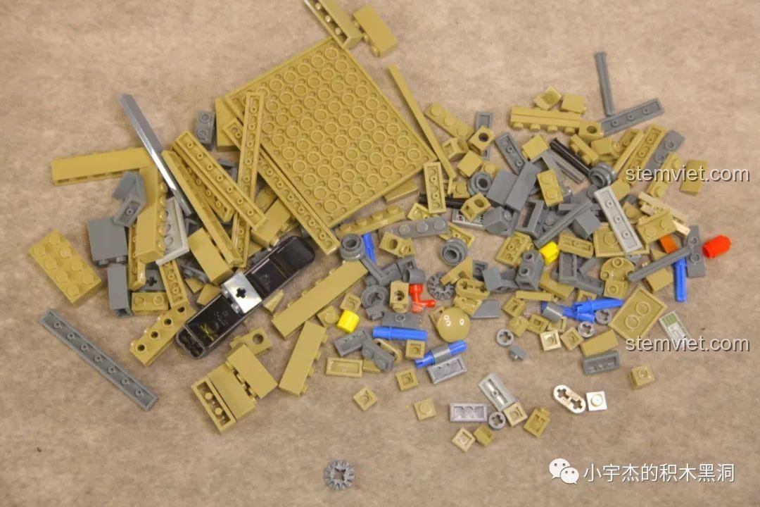 Mặt sau của 5 minifigure lính tăng, cho thấy chi tiết in sắc nét.