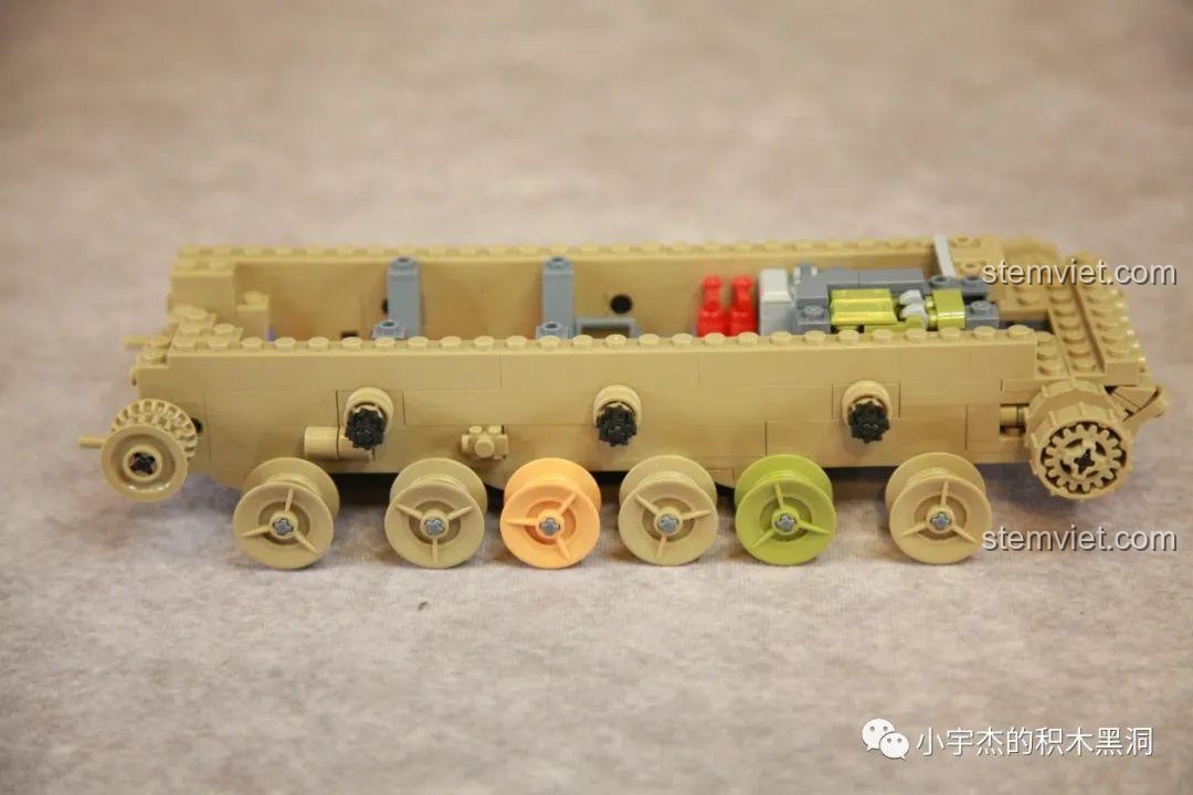 Quá trình lắp ráp khung gầm của pháo tự hành Panlos Brick 688008.