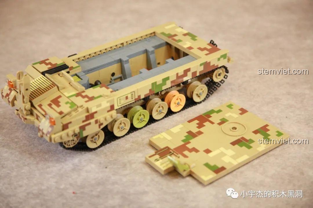 Cận cảnh chi tiết in rằn ri sa mạc trên thân xe pháo tự hành Panlos Brick 688008.