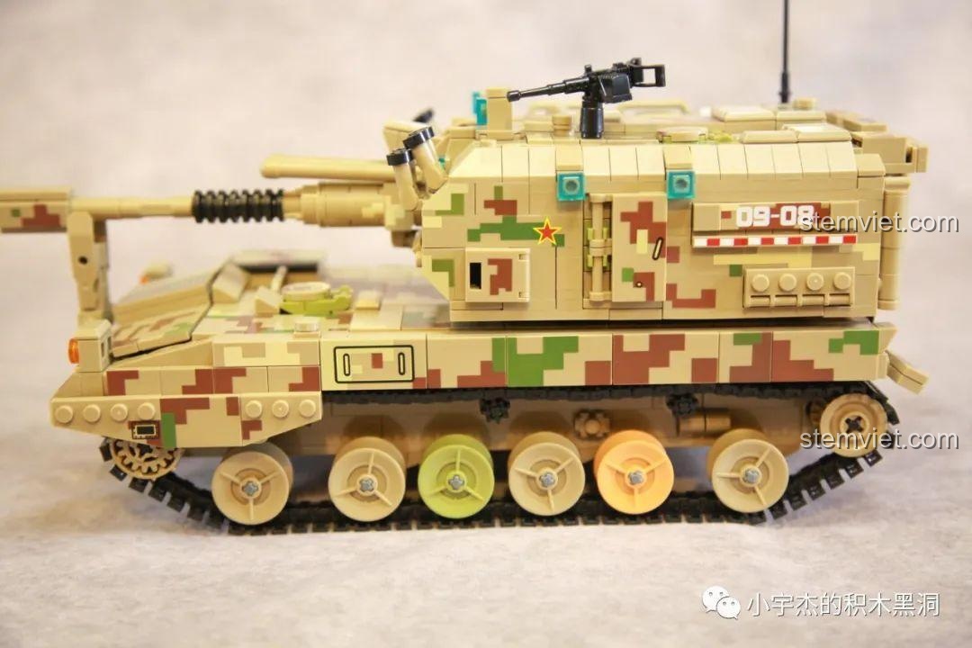 Tháp pháo Panlos Brick 688008 với nòng pháo chính và súng máy phụ.