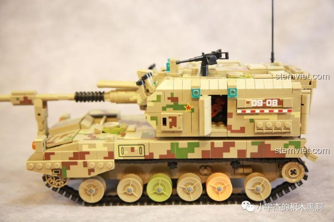 Mô hình pháo tự hành Panlos Brick 688008 sau khi lắp ráp hoàn chỉnh phần thân và tháp pháo.