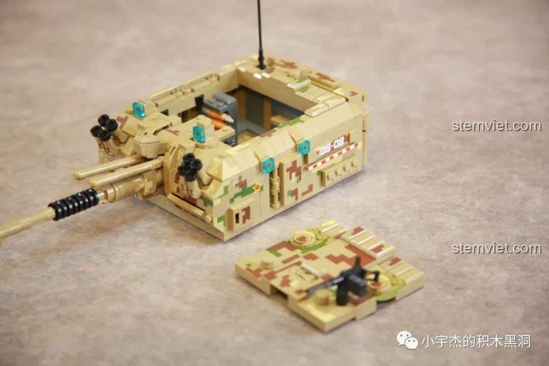 Tháp pháo Panlos Brick 688008 đang dần hình thành với các lớp giáp rằn ri.