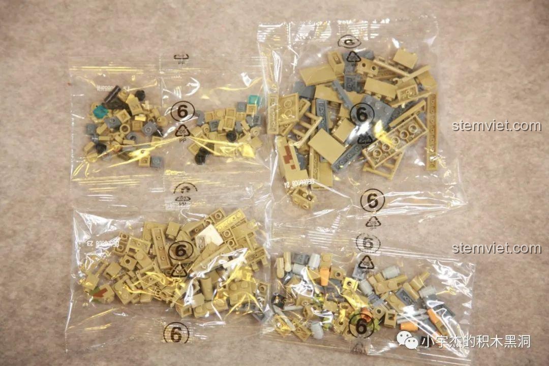 Các túi chi tiết của bước lắp ráp số 5, bắt đầu xây dựng tháp pháo.