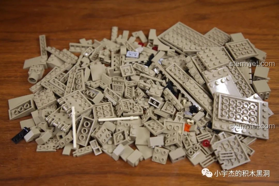 Các mảnh giáp in họa tiết rằn ri của bộ lắp ráp PanlosBrick 632010 Xe Tăng Chiến Đấu Chủ Lực M1A2 Abrams.