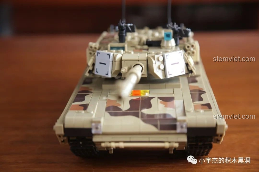 Minifigures PanlosBrick 632010 Xe Tăng Chiến Đấu Chủ Lực M1A2 Abrams từ góc nhìn khác.