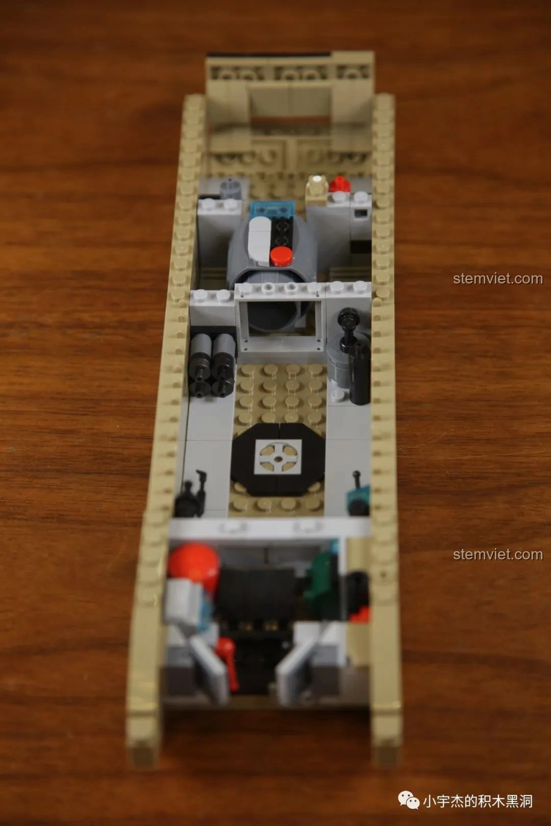 Nội thất chi tiết bên trong xe tăng PanlosBrick 632010 Xe Tăng Chiến Đấu Chủ Lực M1A2 Abrams.