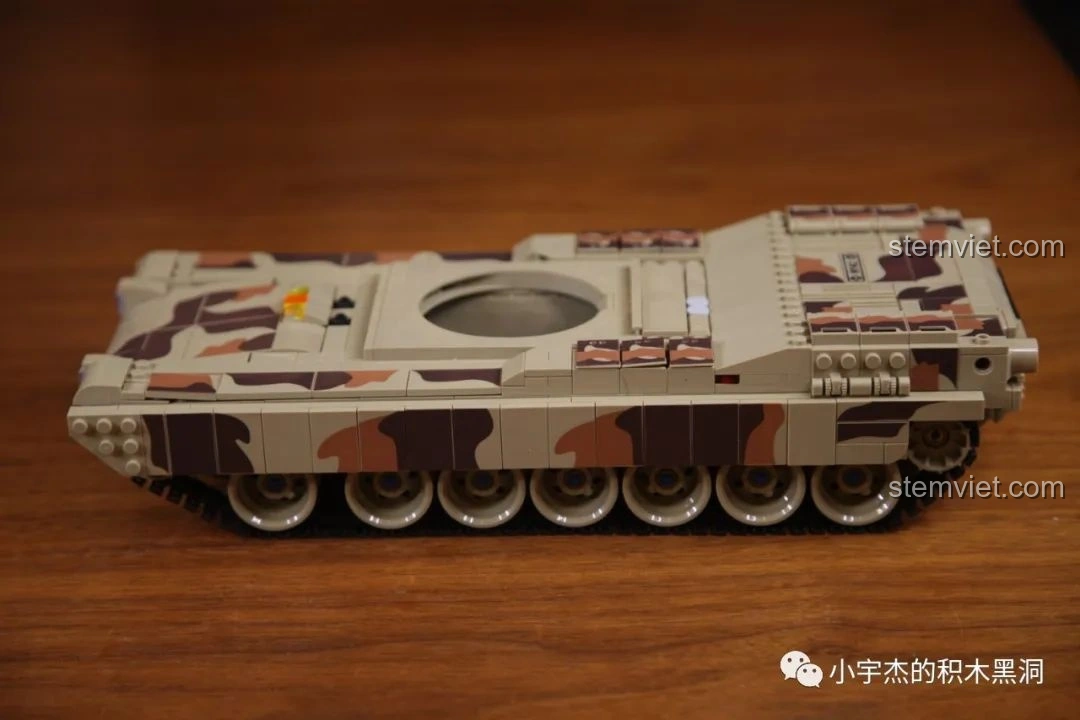 Nội thất tháp pháo chi tiết của xe tăng PanlosBrick 632010 Xe Tăng Chiến Đấu Chủ Lực M1A2 Abrams.