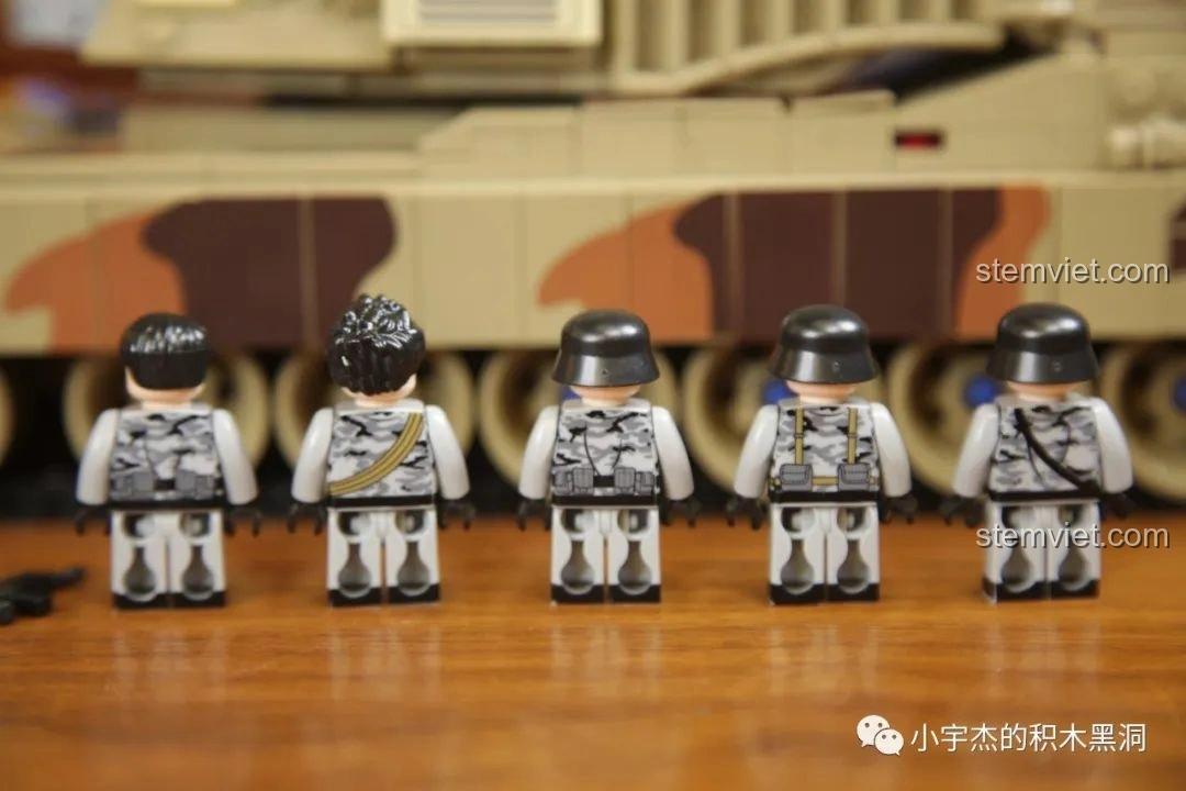 Góc nhìn khác của súng máy trên tháp pháo xe tăng PanlosBrick 632010 Xe Tăng Chiến Đấu Chủ Lực M1A2 Abrams.