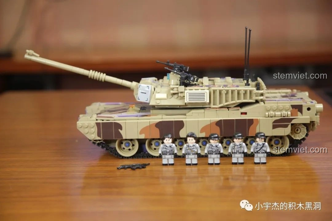 Cận cảnh chi tiết thanh chắn bảo vệ trên tháp pháo xe tăng PanlosBrick 632010 Xe Tăng Chiến Đấu Chủ Lực M1A2 Abrams.