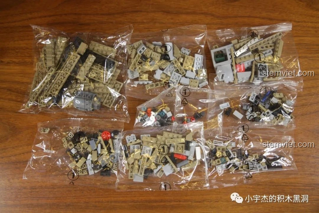 Các túi mảnh ghép được đánh số 1 của bộ lắp ráp PanlosBrick 632010 Xe Tăng Chiến Đấu Chủ Lực M1A2 Abrams.