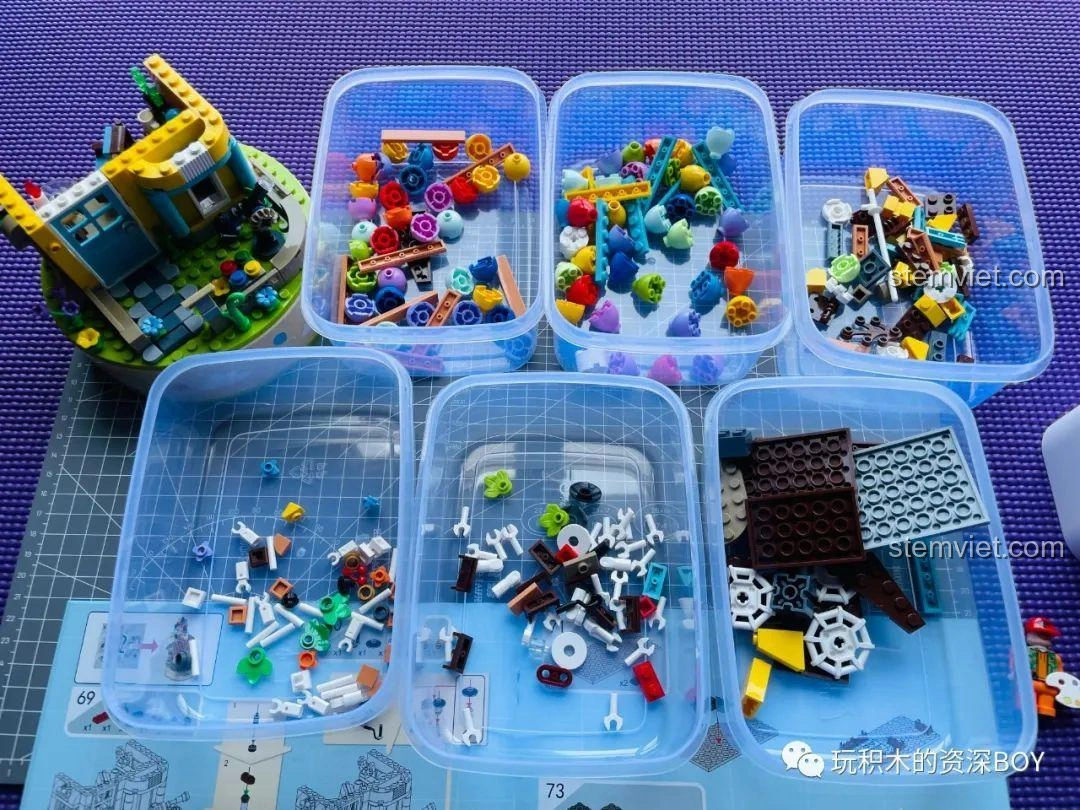 Các mảnh ghép còn lại cho phần hai của bộ PanlosBrick 656014 Ngôi nhà khinh khí cầu Hộp nhạc được phân loại.