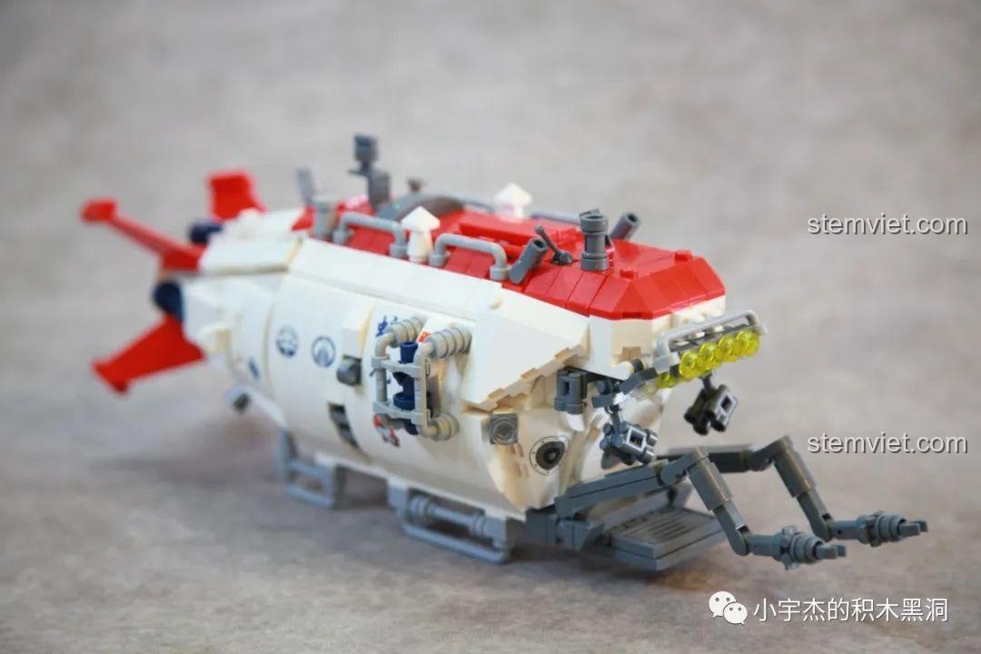 Cánh tay robot đa khớp của bộ đồ chơi PanlosBrick 688009 Tàu lặn Giao Long số 1, linh hoạt và chi tiết