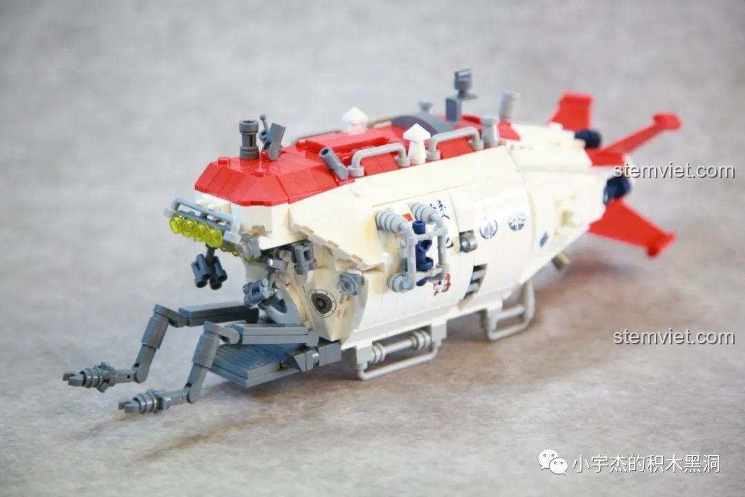 Cánh tay robot của đồ chơi mô hình PanlosBrick 688009 Tàu lặn Giao Long số 1 ở tư thế mở rộng