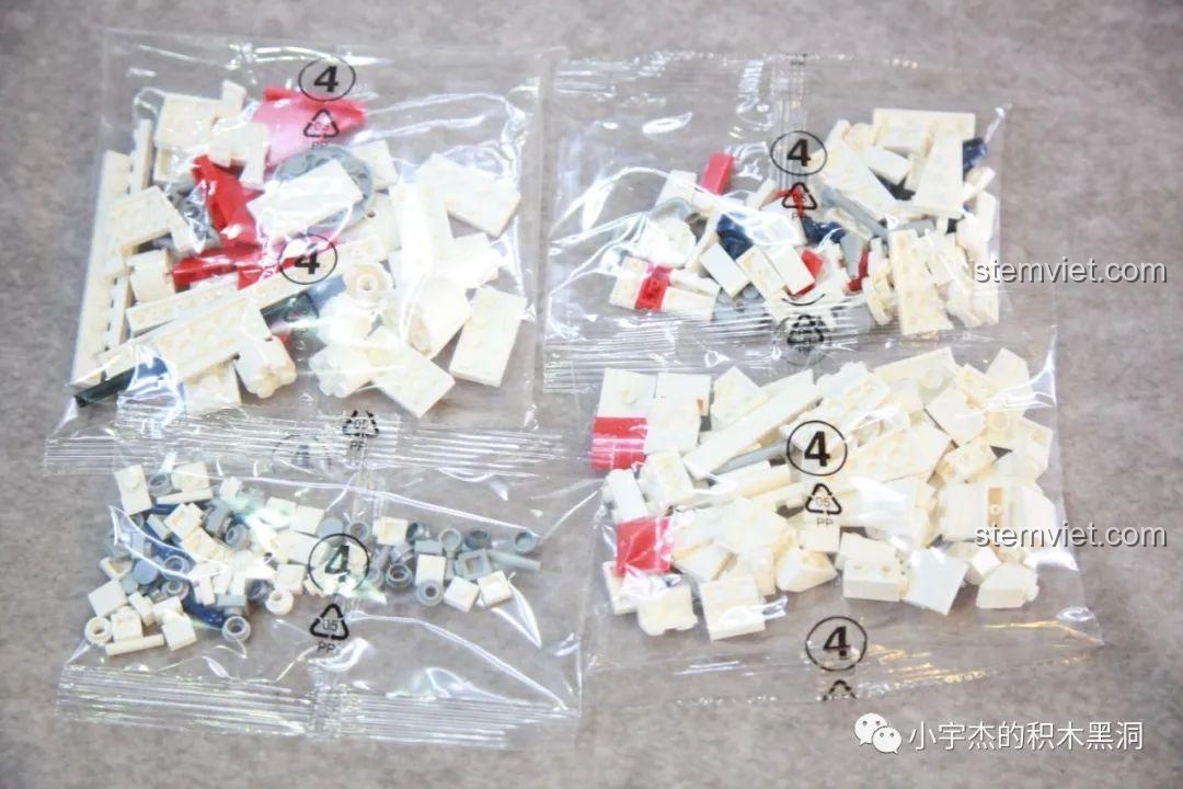 Các túi mảnh ghép số 4 của bộ đồ chơi PanlosBrick 688009 Tàu lặn Giao Long số 1