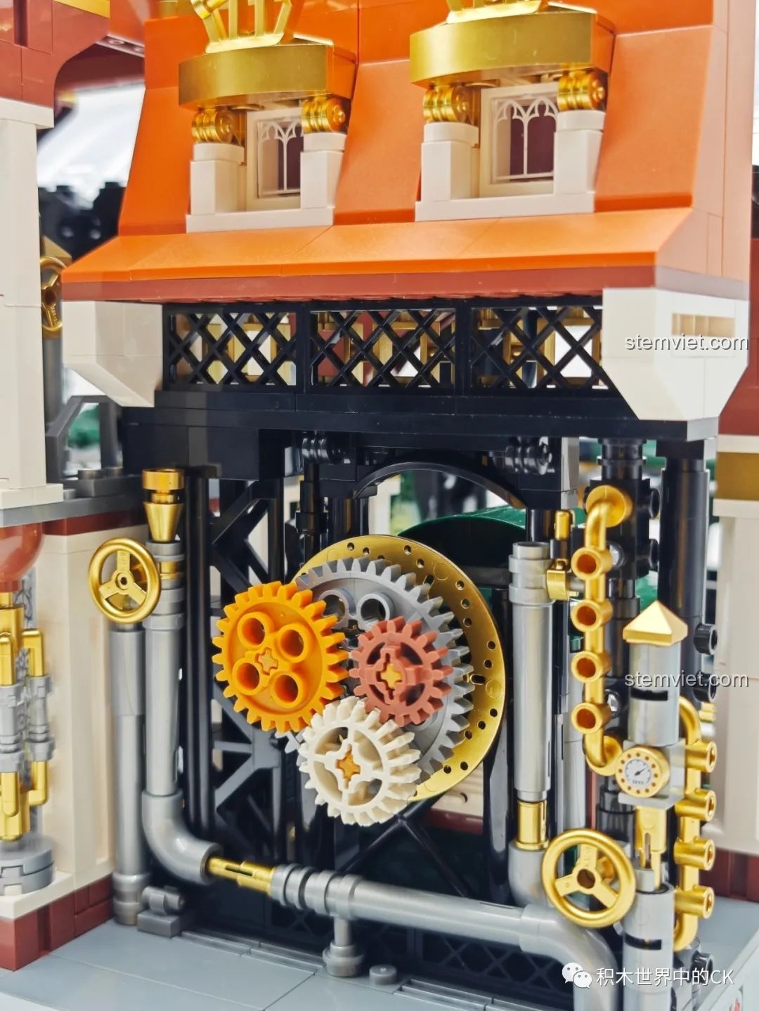 Cận cảnh cấu trúc mái che và các cột đỡ của sân ga Ga Tàu Hơi Nước Phong Cách Steampunk Pantasy 85007.