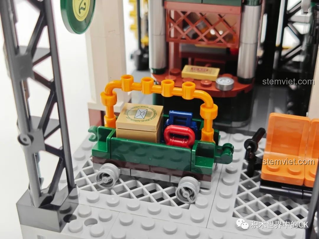 Cận cảnh chi tiết kết nối giữa các toa tàu của Ga Tàu Hơi Nước Phong Cách Steampunk Pantasy 85007.