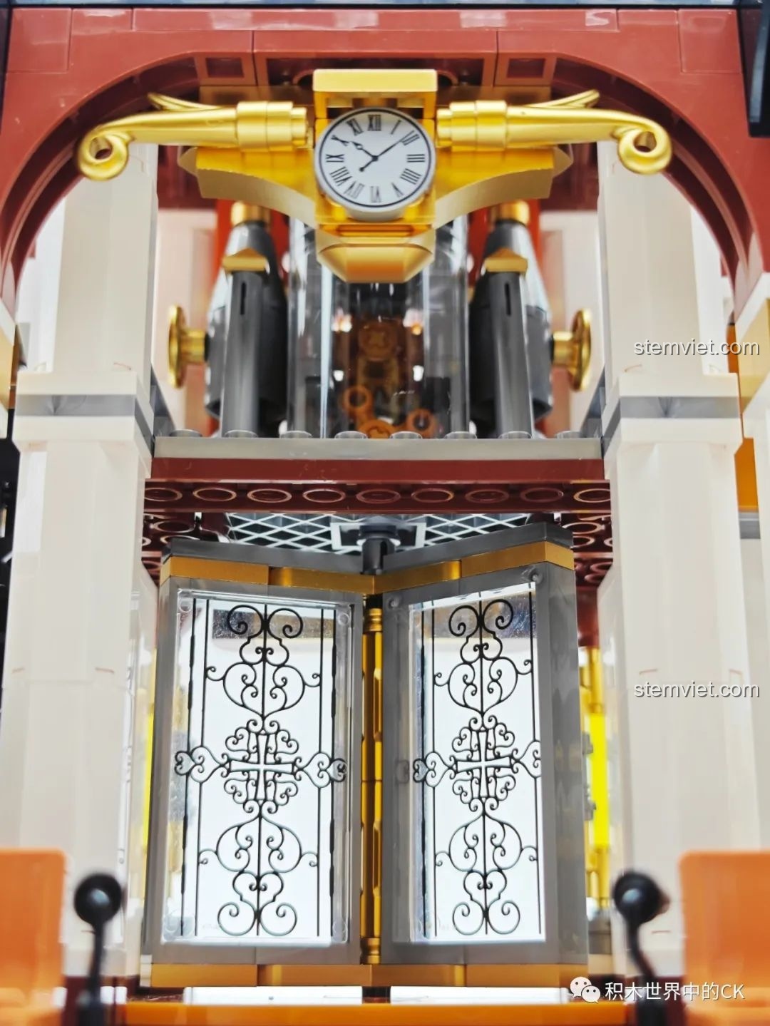 Cận cảnh cơ chế kết nối giữa các toa tàu của Ga Tàu Hơi Nước Phong Cách Steampunk Pantasy 85007.