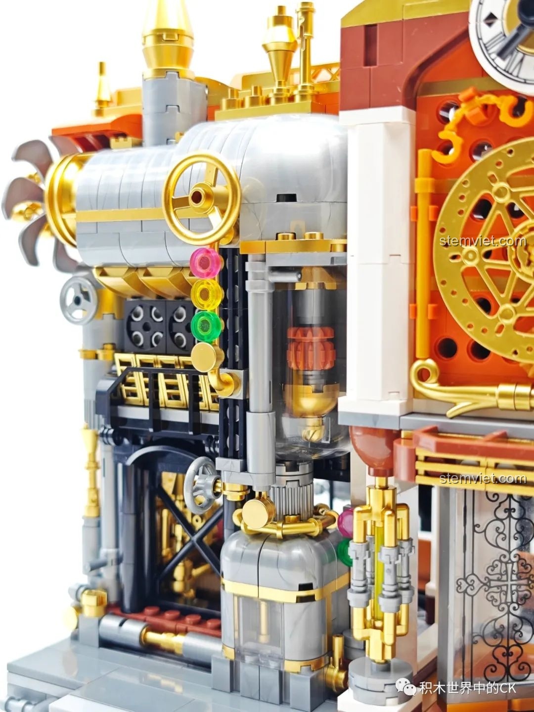 Cận cảnh máy pha cà phê và các chi tiết nhỏ trong khu vực quán cà phê của Ga Tàu Hơi Nước Phong Cách Steampunk 85007.