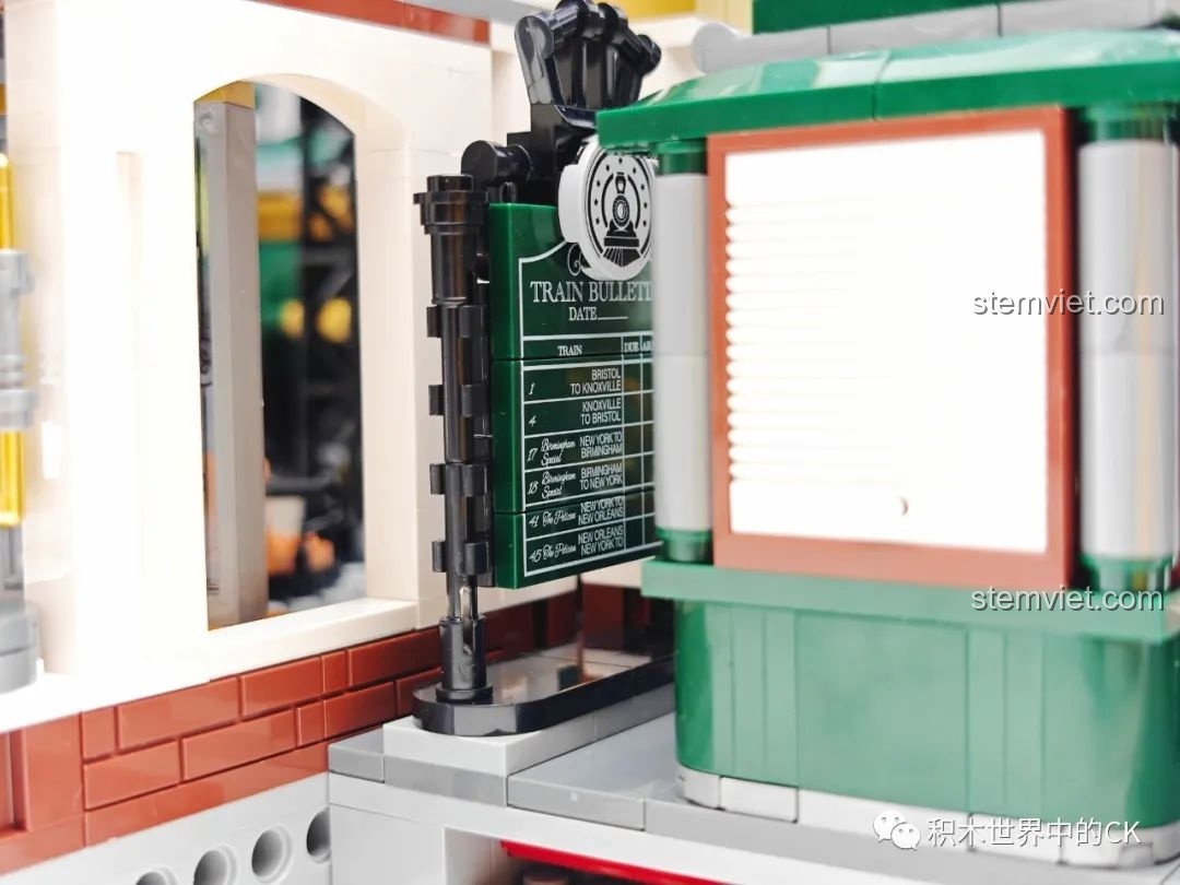 Cận cảnh quầy bán vé với tấm vé và đồng xu của Ga Tàu Hơi Nước Phong Cách Steampunk Pantasy 85007.
