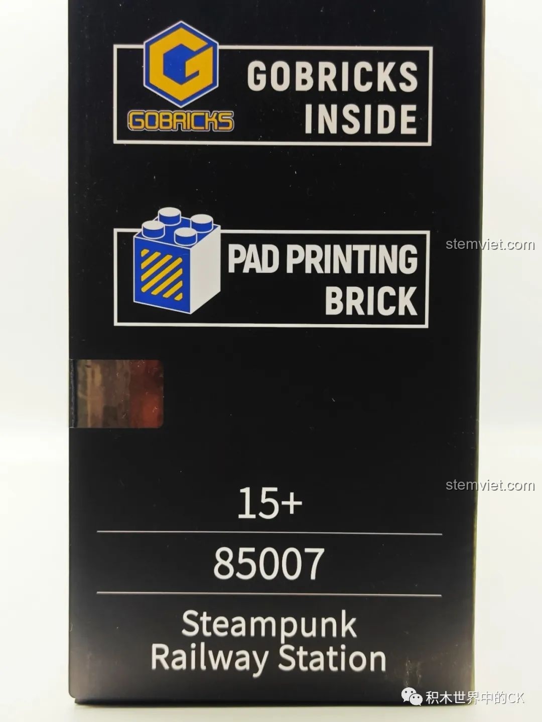 Hộp đồ chơi Ga Tàu Hơi Nước Phong Cách Steampunk Pantasy 85007 nhấn mạnh việc sử dụng Gobricks và công nghệ in Pad Printing chất lượng cao.