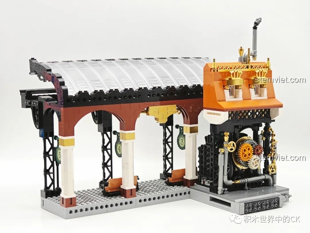 Kết nối phần sân ga với tòa nhà bên cạnh, tạo nên tổng thể kiến trúc của Ga Tàu Hơi Nước Phong Cách Steampunk Pantasy 85007.