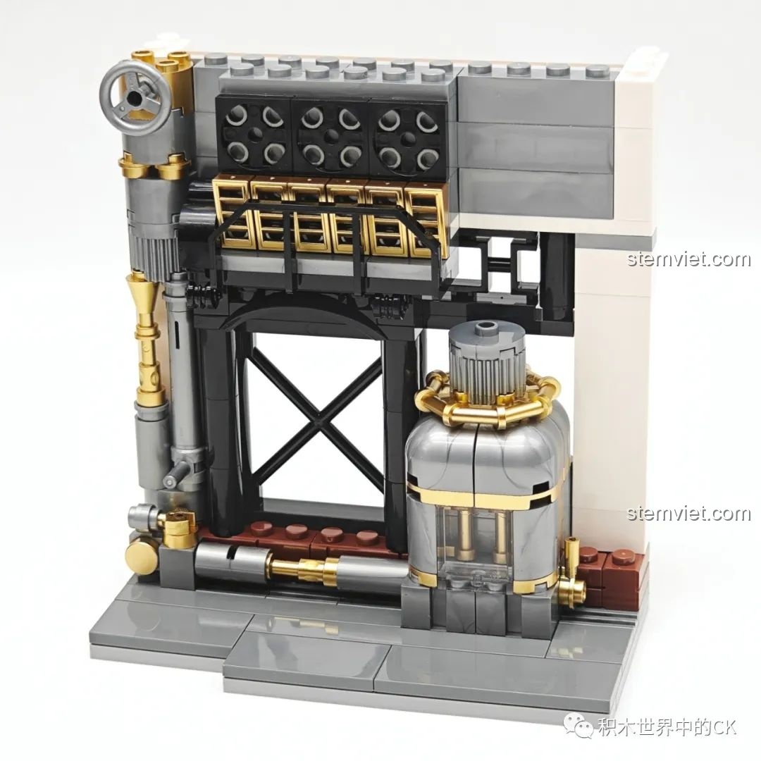 Lắp ráp bức tường phòng máy với các đường ống và bình chứa của bộ Ga Tàu Hơi Nước Phong Cách Steampunk 85007.