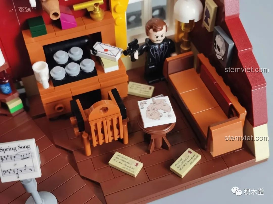 Chi tiết các mảnh ghép màu vàng được phun mạ.