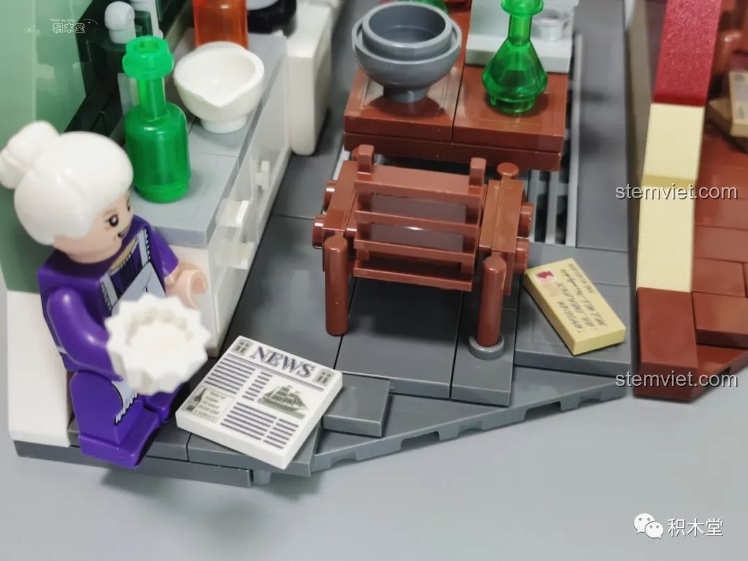 Chi tiết các mảnh ghép màu vàng được phun mạ.