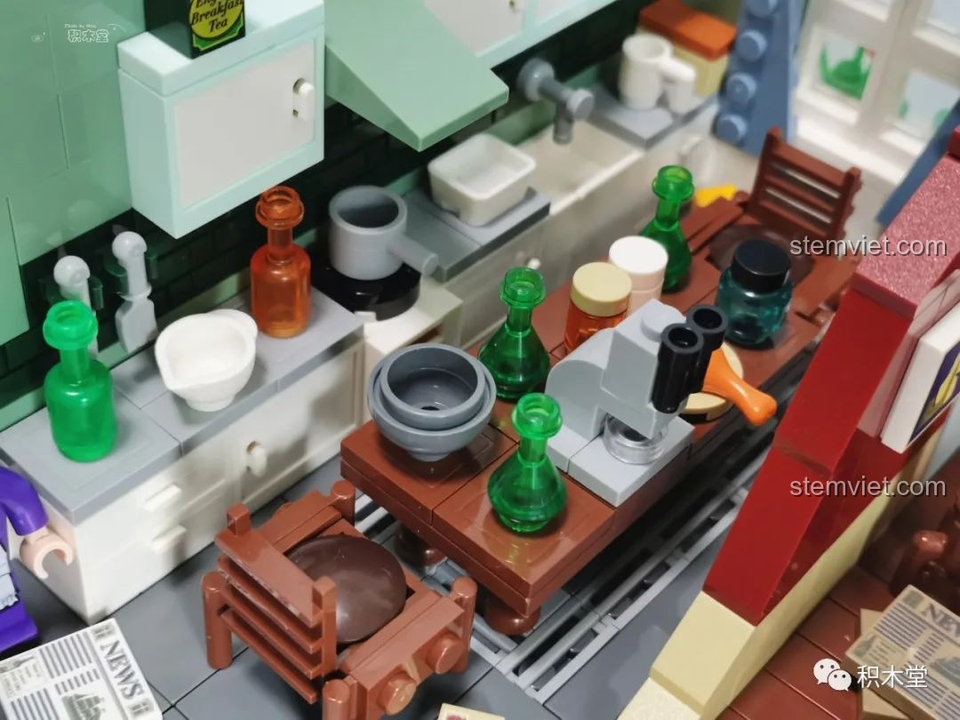 Chi tiết các mảnh ghép màu vàng được phun mạ.