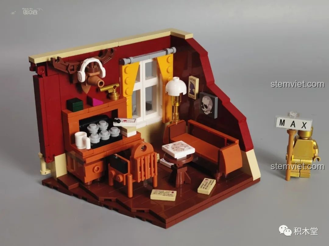 Các chai rượu với nhãn mác chi tiết.