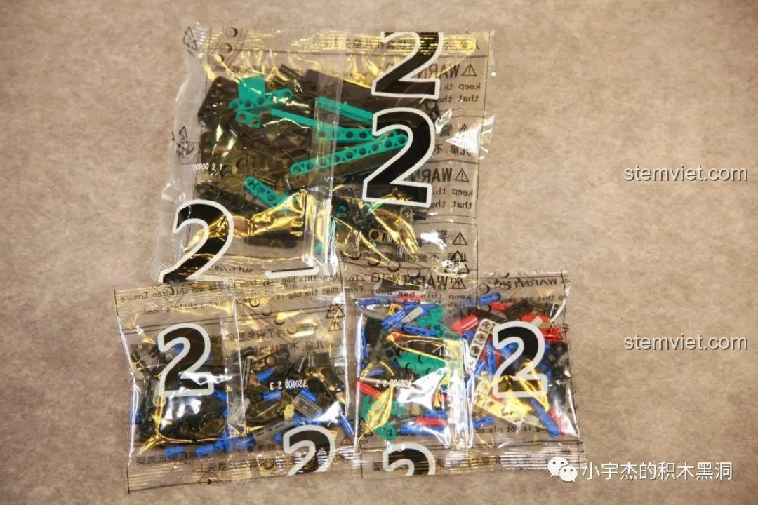 Các túi nhỏ bên trong túi số 2 của bộ lắp ráp Xe tải công trình Unimog U400 SEMBO Block 720900.