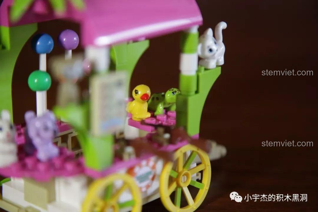 Cận cảnh các phần thưởng hình con vật đáng yêu như vịt, rùa, mèo trong bộ quầy game Sembo 601114.