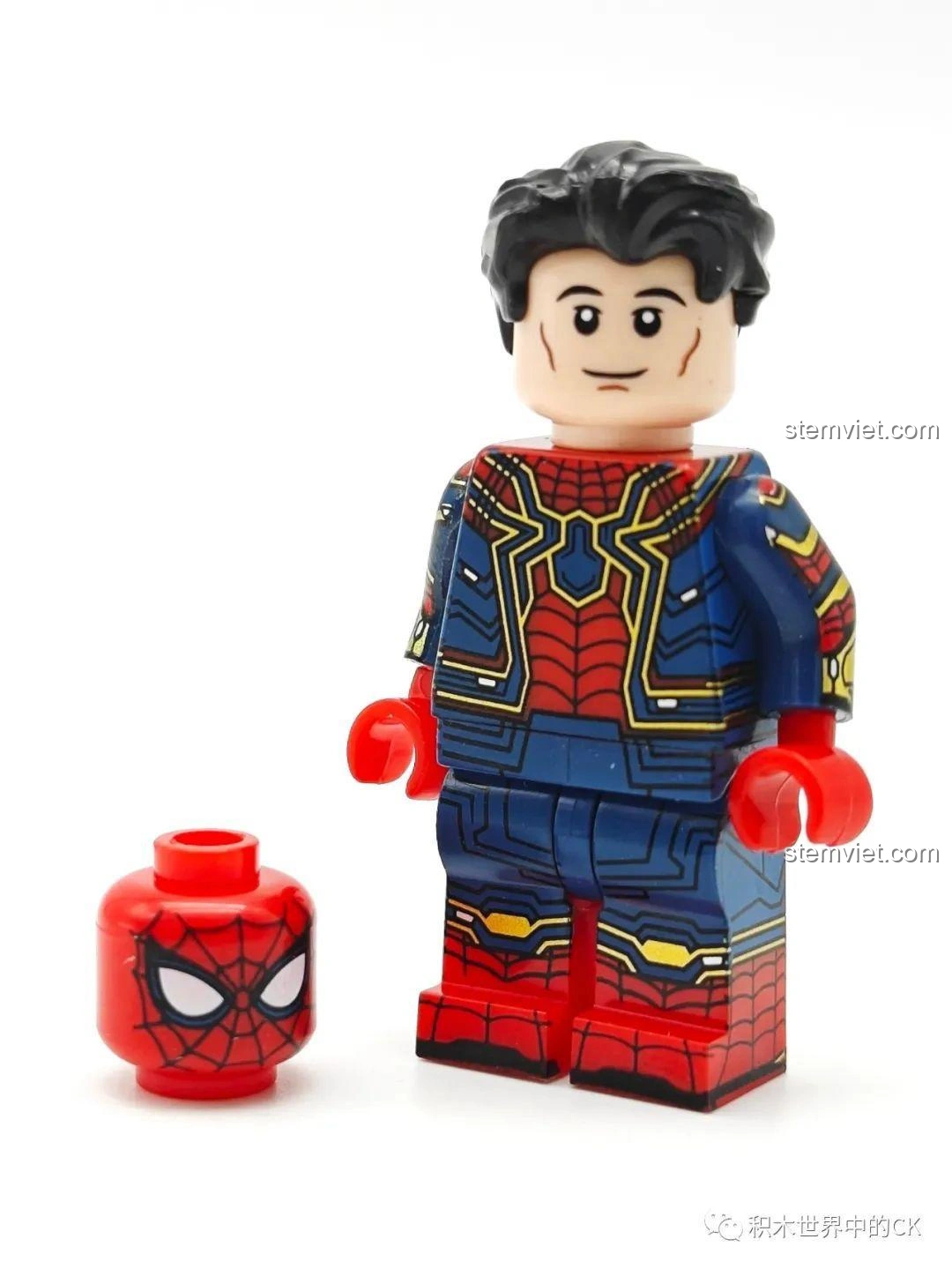 Minifigure Iron Spider-Man KORUIT KT1069 với đầu trần đi kèm, tăng tính linh hoạt khi chơi.
