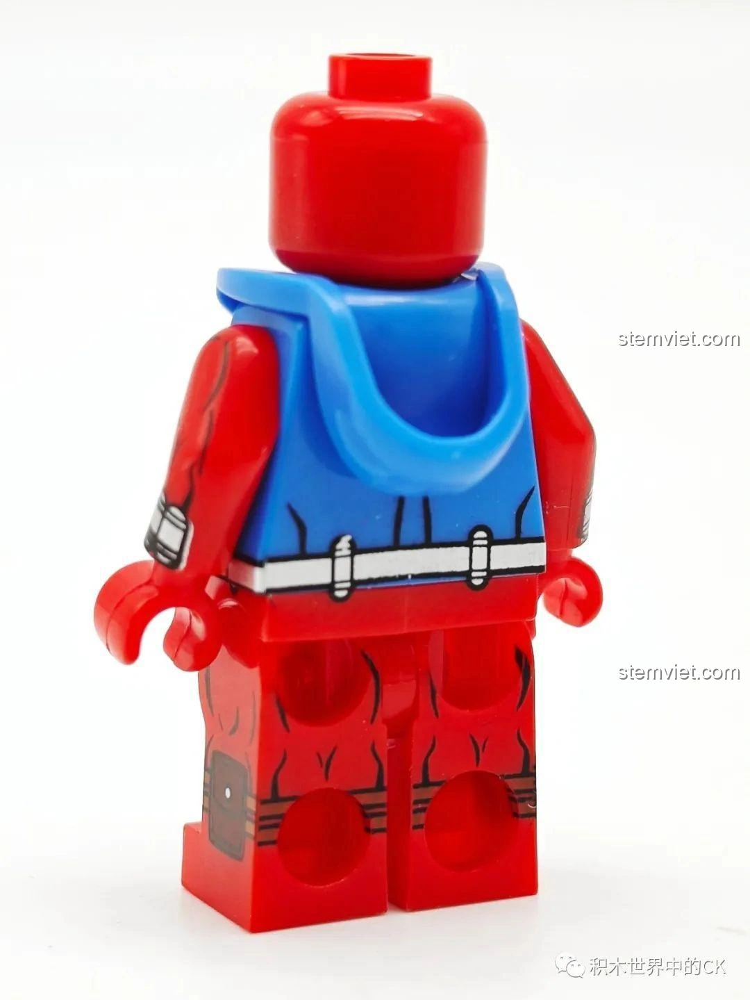 Scarlet Spider minifigure KORUIT KT1069 với phụ kiện mạng nhện và hiệu ứng năng lượng.