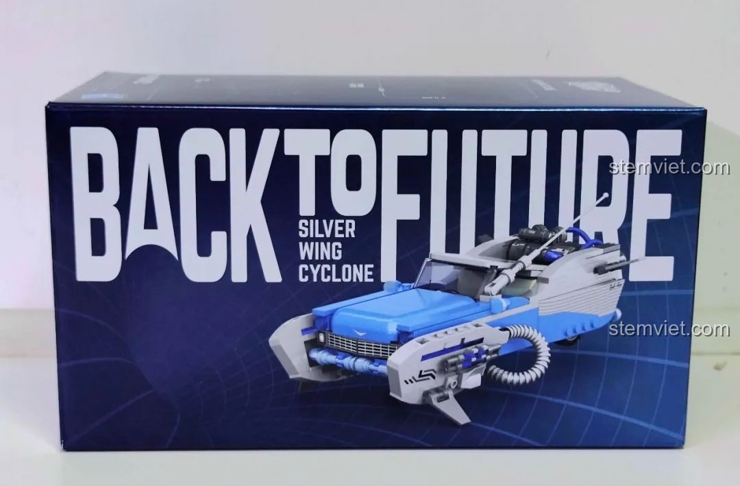 Ảnh 5 của bộ lắp ráp Pinbo PB8803 Đồ Chơi Lắp Ráp, mặt trước hộp sản phẩm với hình ảnh xe ở chế độ bay.