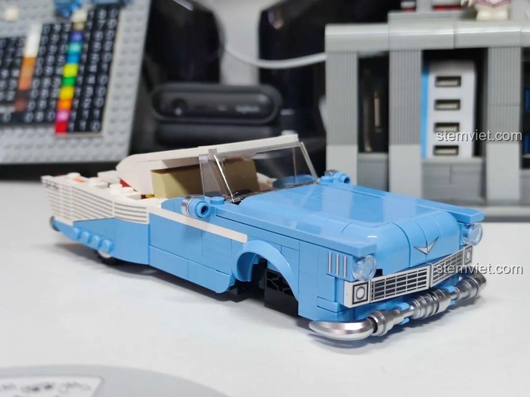Ảnh 33 của bộ lắp ráp Pinbo PB8803 Trở Về Tương Lai: Lốc Xoáy Bạc, xe hơi gần hoàn thiện.