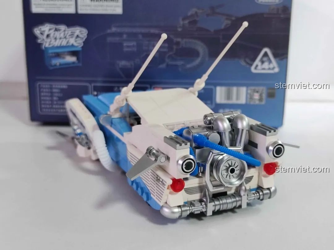 Ảnh 49 của bộ lắp ráp Pinbo PB8803 Trở Về Tương Lai: Lốc Xoáy Bạc, góc nhìn phía sau.