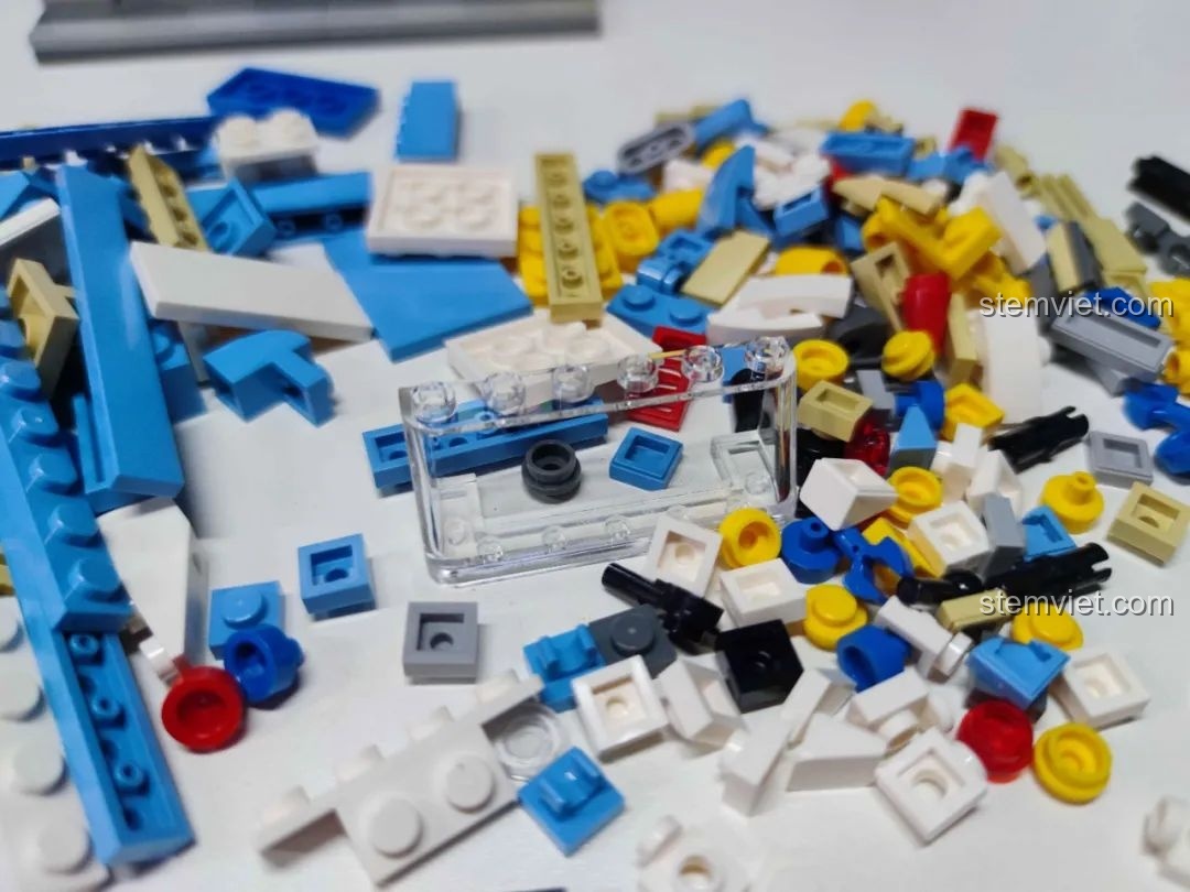 Ảnh 19 của bộ lắp ráp Pinbo PB8803 Mô Hình Xe Khoa Học Viễn Tưởng, cận cảnh mảnh ghép.