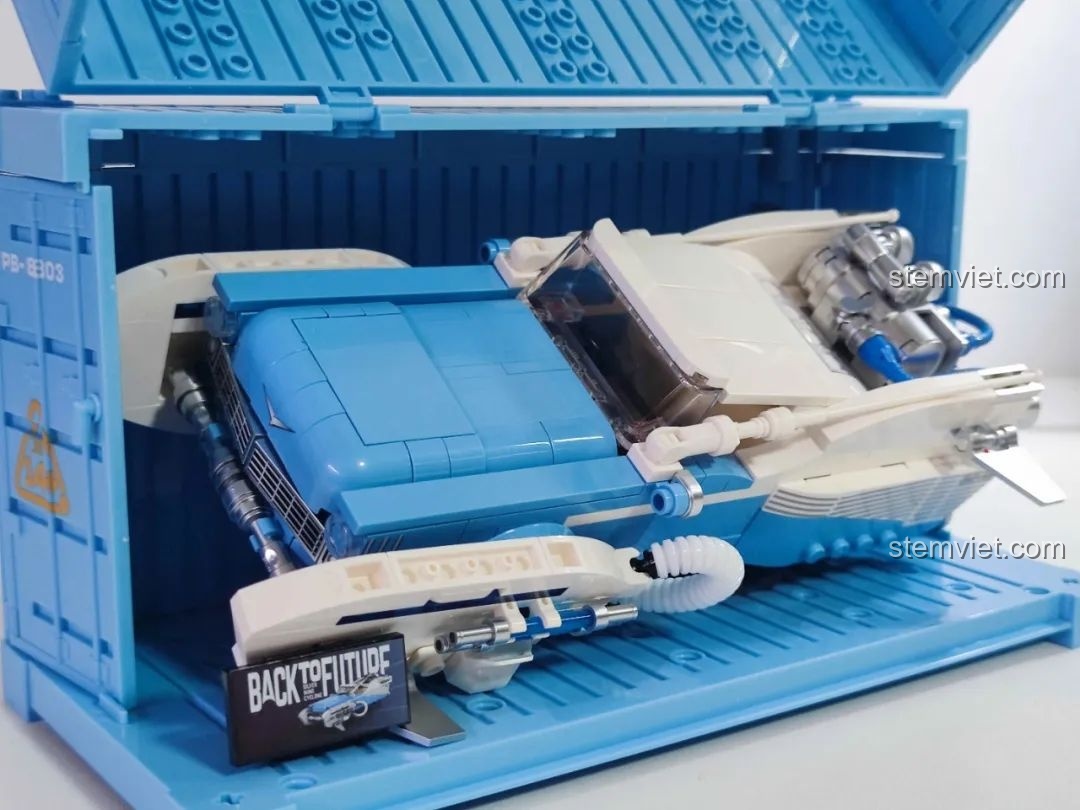 Ảnh 43 của bộ lắp ráp Pinbo PB8803 Mô Hình Xe Khoa Học Viễn Tưởng, cận cảnh mô hình trong container.