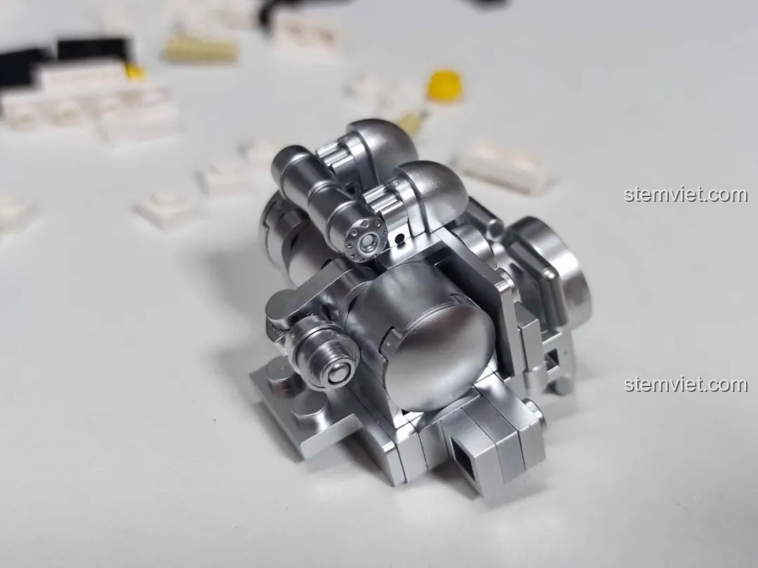 Ảnh 39 của bộ lắp ráp Pinbo PB8803 Xe Trở Về Tương Lai, góc nhìn khác của động cơ.