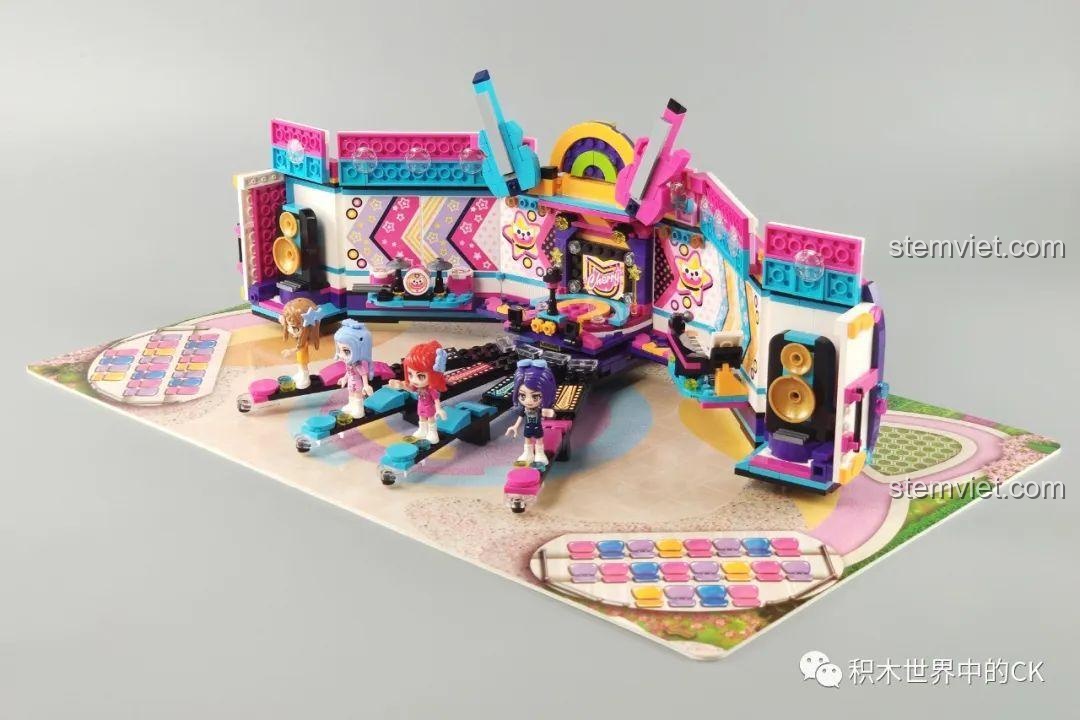 Các nhân vật của bộ lắp ráp QMAN 2031 Xe Buýt Sân Khấu Biến Hình Độc Đáo, chi tiết tinh xảo.