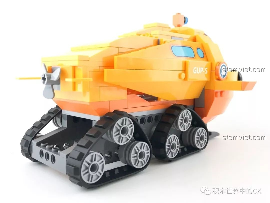 Góc nhìn từ phía sau bên trái của mô hình Tàu Độc Giác Kình GUP-S QMAN 3704.