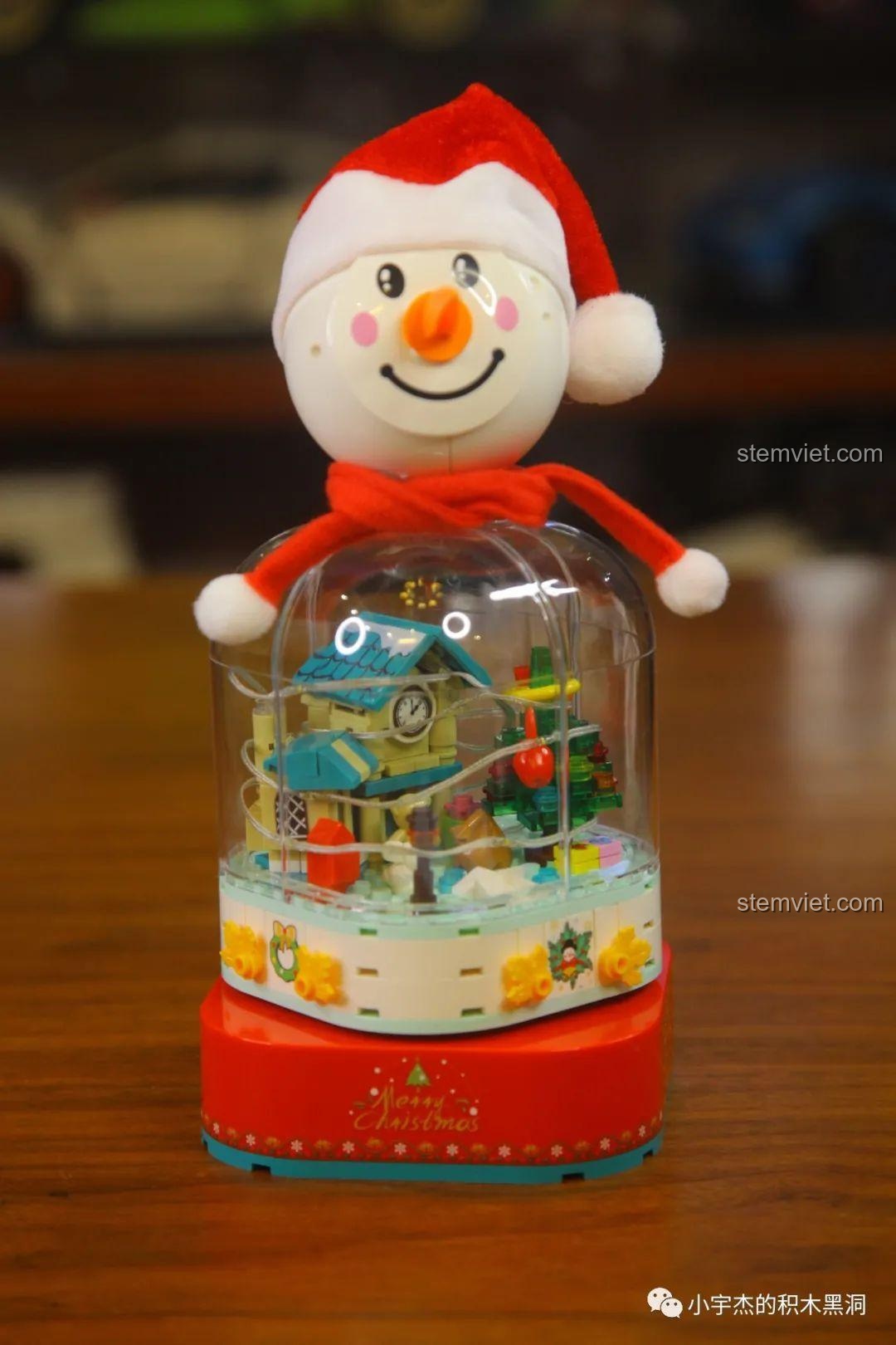 Góc nhìn chính diện của Hộp Nhạc Giáng Sinh Người Tuyết Sembo 601162, một món quà Noel ý nghĩa cho bé.